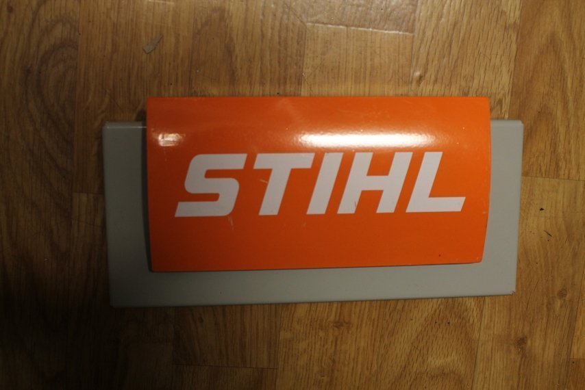 Stihl skylt i plåt butiksinredning butiksskylt motorsåg