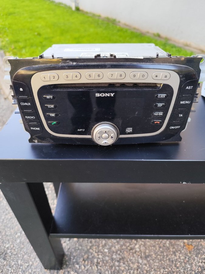 Ford/Sony original CD Radio med kod mycket fint skick