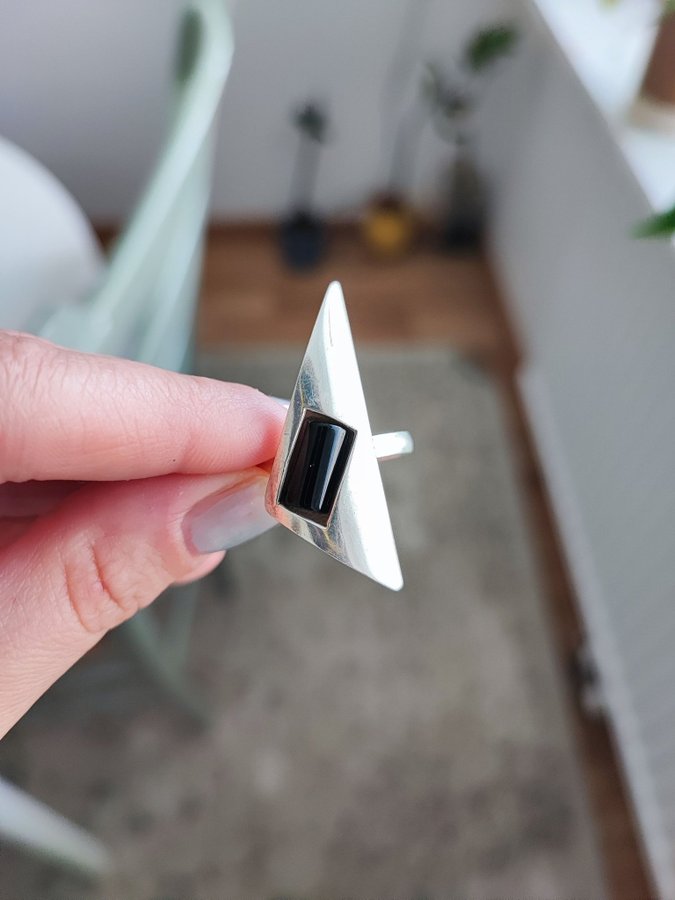 Asymmetrisk unik silver ring med Onyx