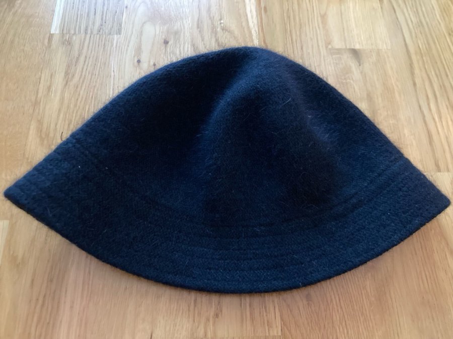 Svart hatt/filtmössa stl L/XL