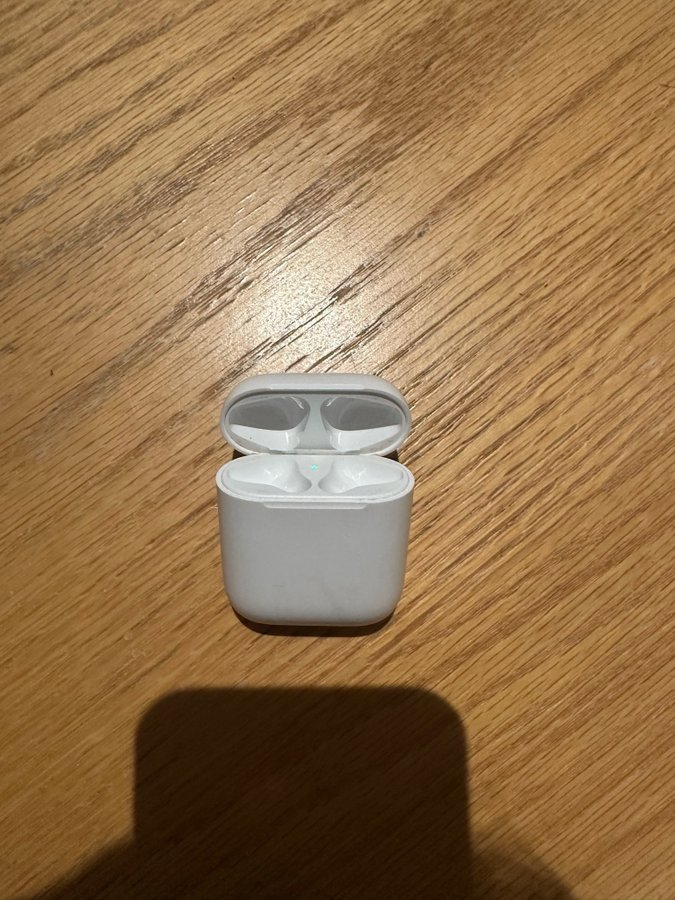 Apple AirPods gen 2 Laddskal (nyskick)