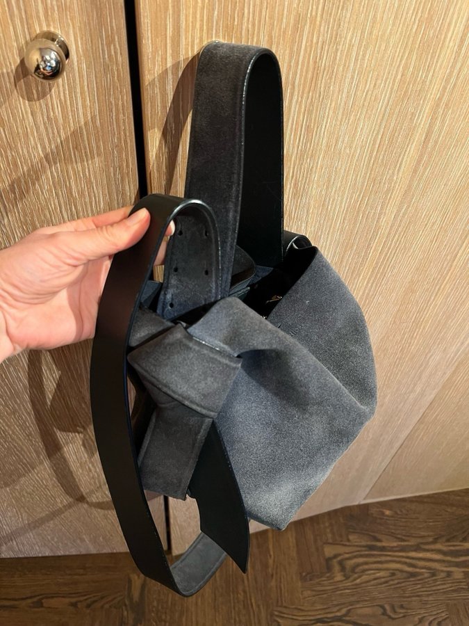 Acne Studios Musubi Mini Shoulder bag väska