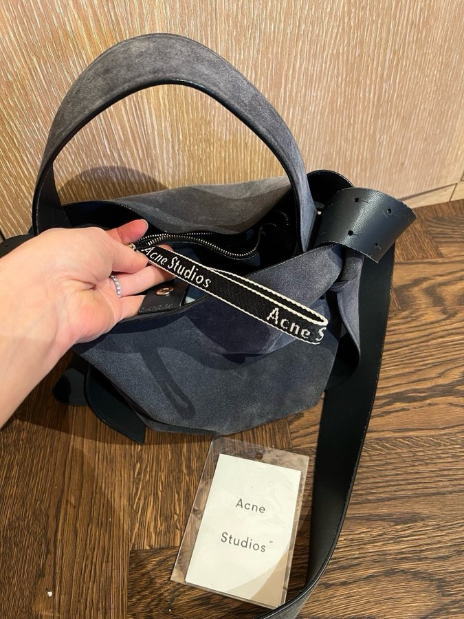 Acne Studios Musubi Mini Shoulder bag väska