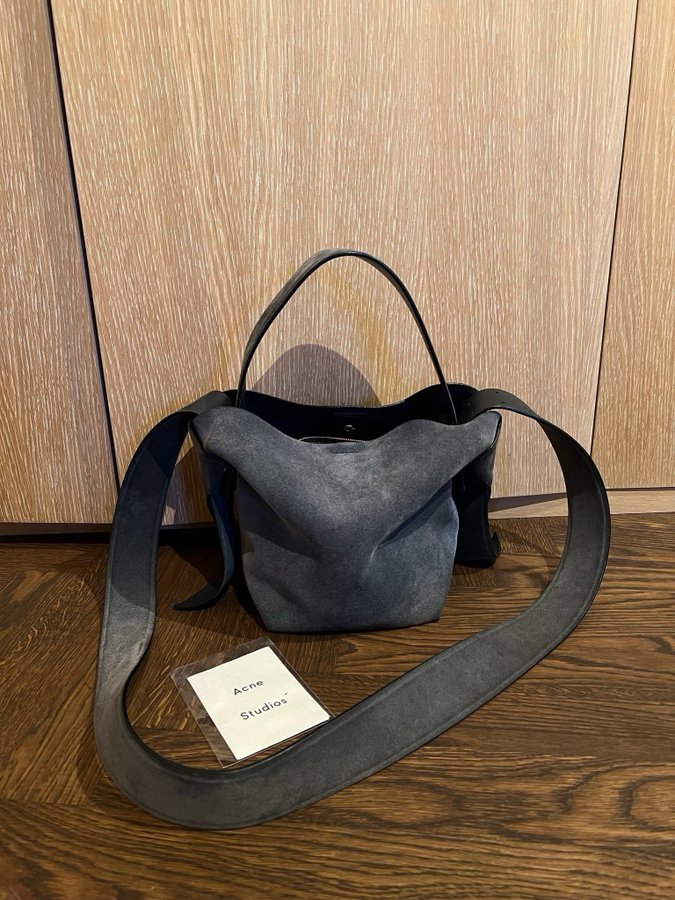 Acne Studios Musubi Mini Shoulder bag väska