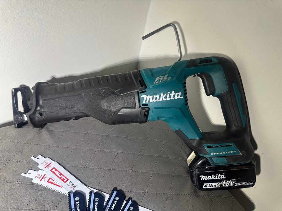 Makita Tigersåg 18V i mycket bra skick med nya sågblad