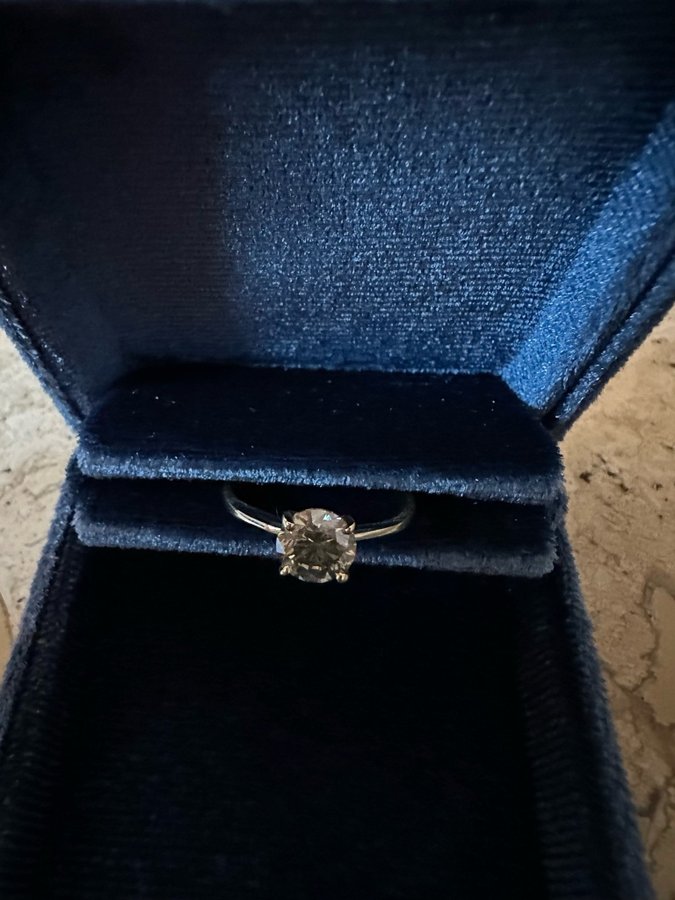 Smuk naturlig diamant ring på 1.08ct i 14 karat