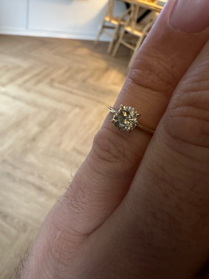 Smuk naturlig diamant ring på 1.08ct i 14 karat