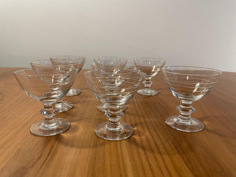 Set med fina gamla glas/ starkvinsglas, 8 stycken