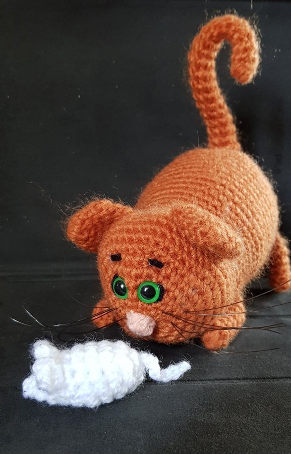 Virkad röd-brun katt, amigurumi