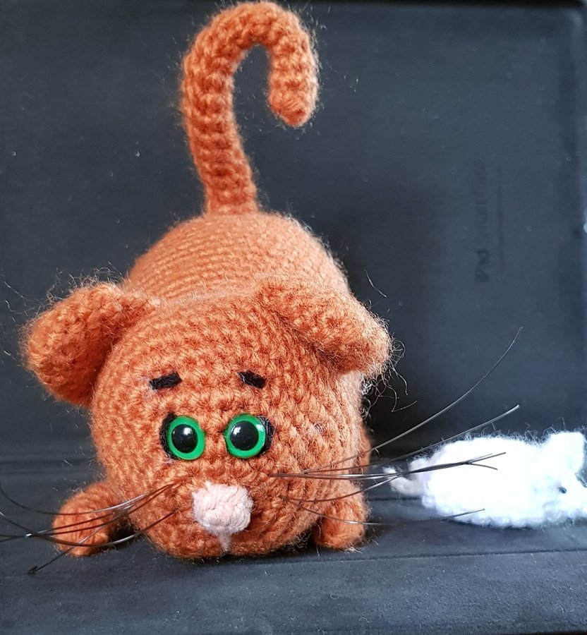 Virkad röd-brun katt, amigurumi