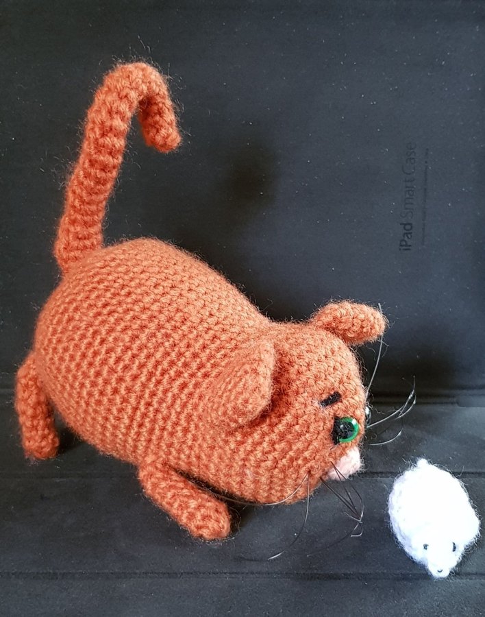 Virkad röd-brun katt, amigurumi