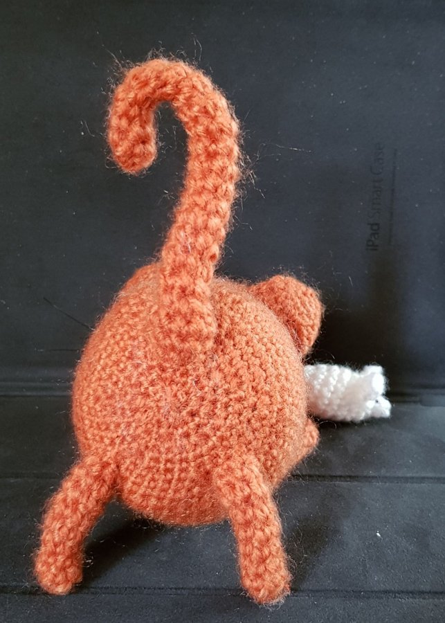 Virkad röd-brun katt, amigurumi