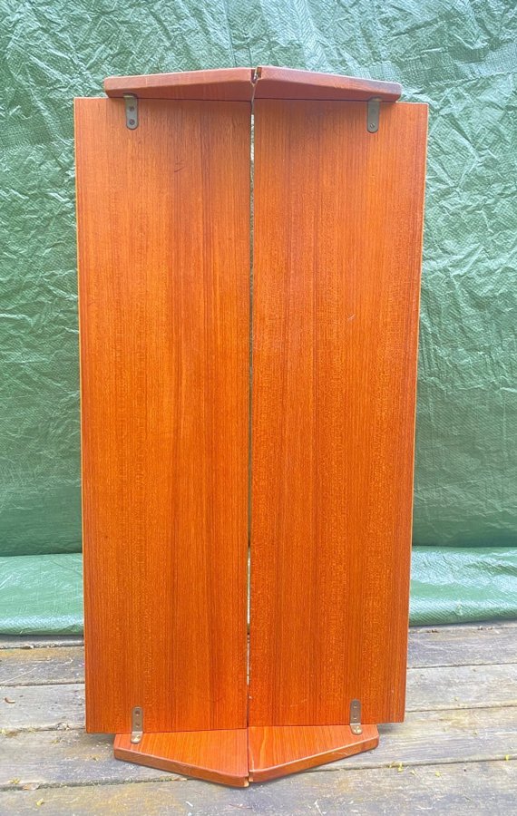 2 st Hyllor i teak 60-tal Retro