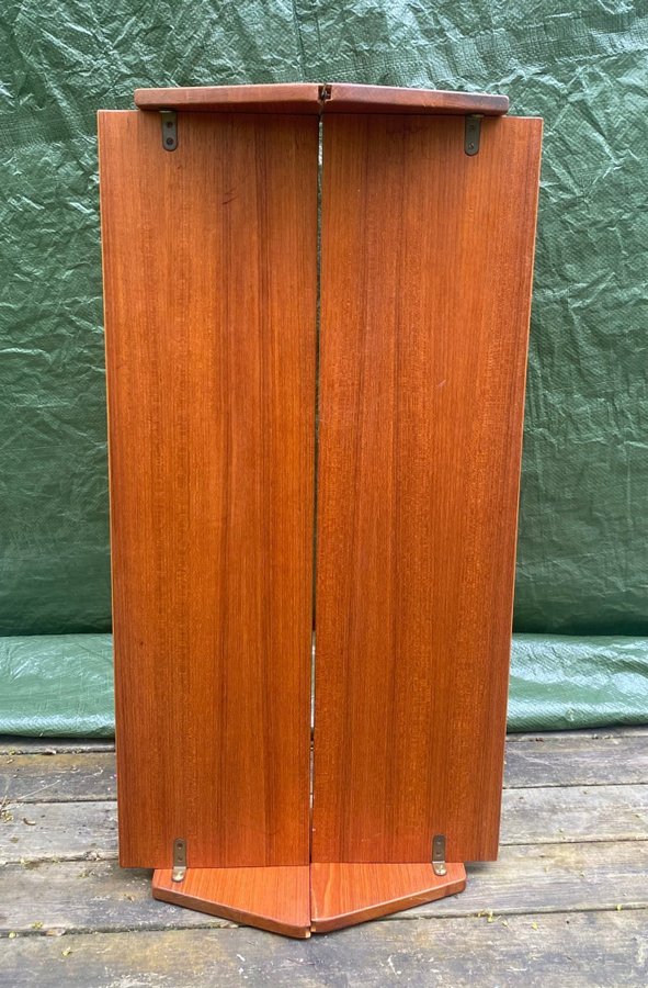 2 st Hyllor i teak 60-tal Retro