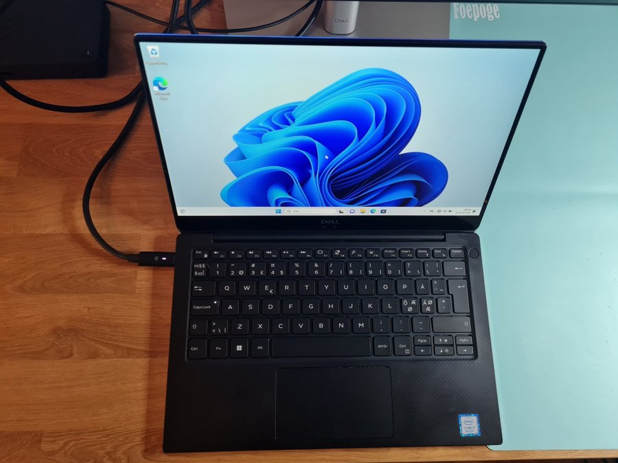 Dell Bärbar Dator XPS 13 9370 8th (2018) 8550U / 16GB / 256GB NVME / USB-C + PD