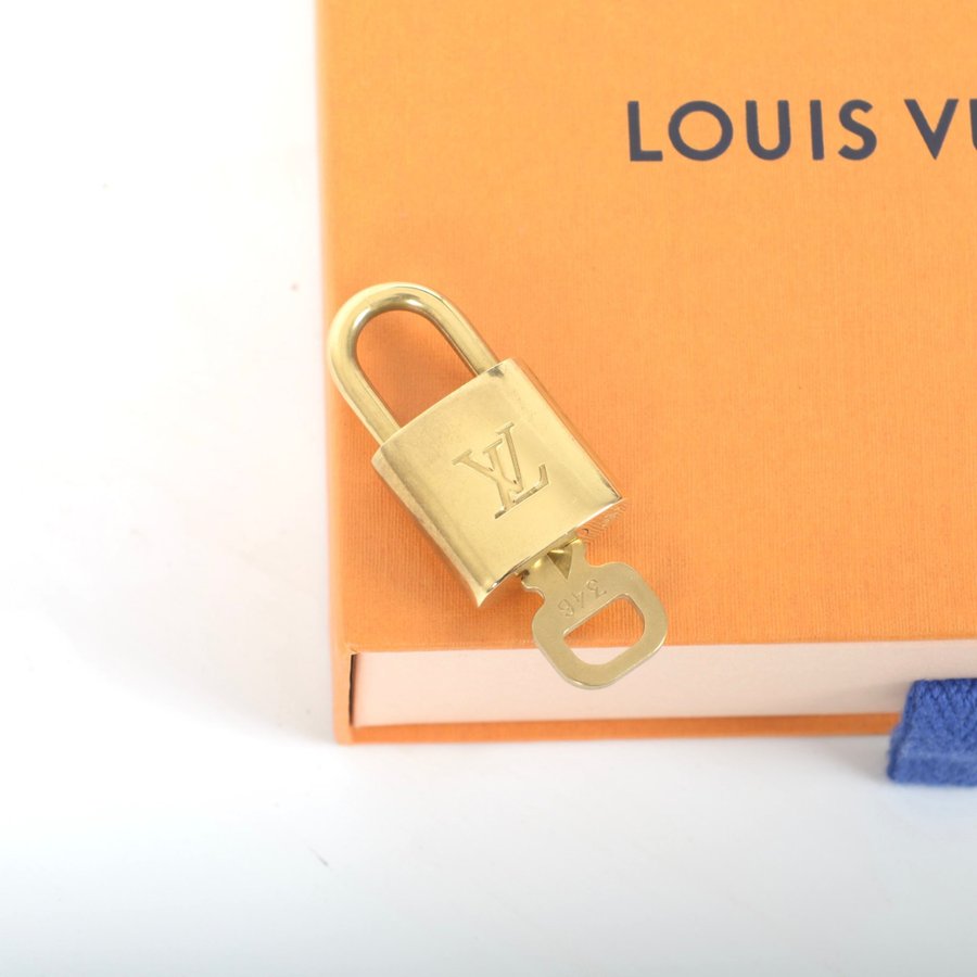 Louis Vuitton Padlock Lås Hänglås Mässing Vintage Berlock Halsband Pendant