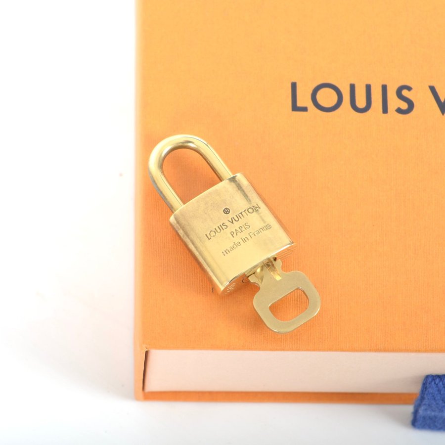 Louis Vuitton Padlock Lås Hänglås Mässing Vintage Berlock Halsband Pendant