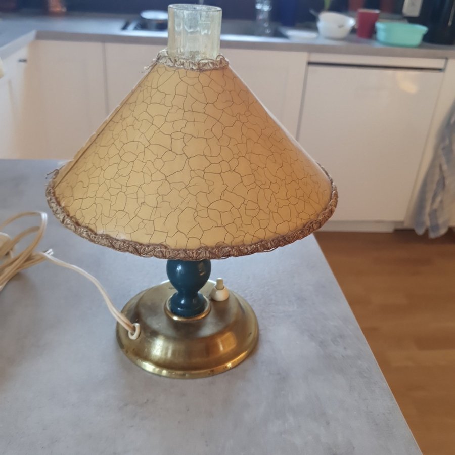 Gammal bordslampa