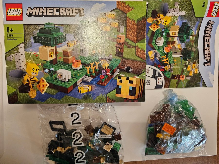 LEGO Minecraft 21165 The Bee Farm