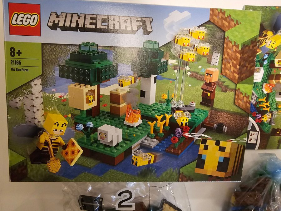 LEGO Minecraft 21165 The Bee Farm