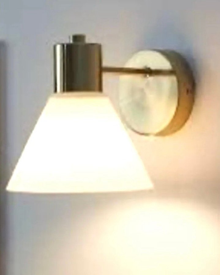 Fin IKEA Vägglampa FLUGBO Mässingsfärg/glas