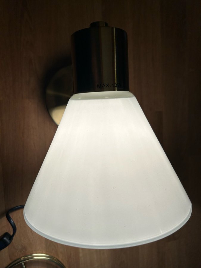 Fin IKEA Vägglampa FLUGBO Mässingsfärg/glas