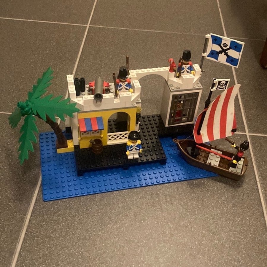 Lego 6267 lagoon lock-up pirates 1991