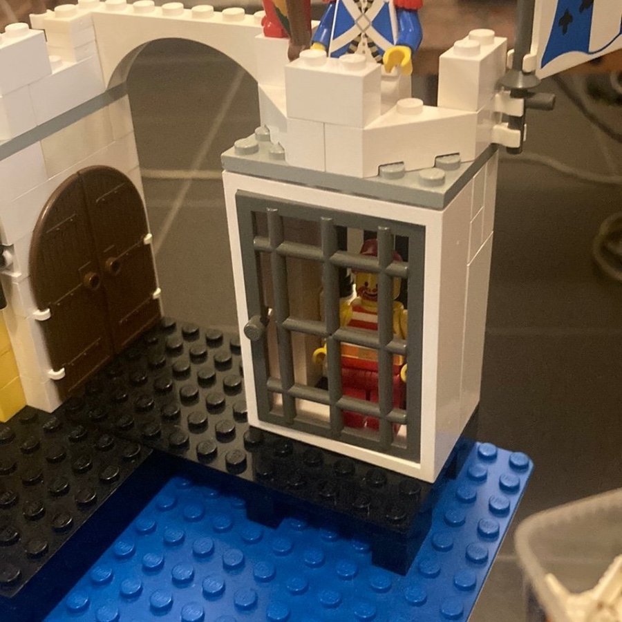 Lego 6267 lagoon lock-up pirates 1991