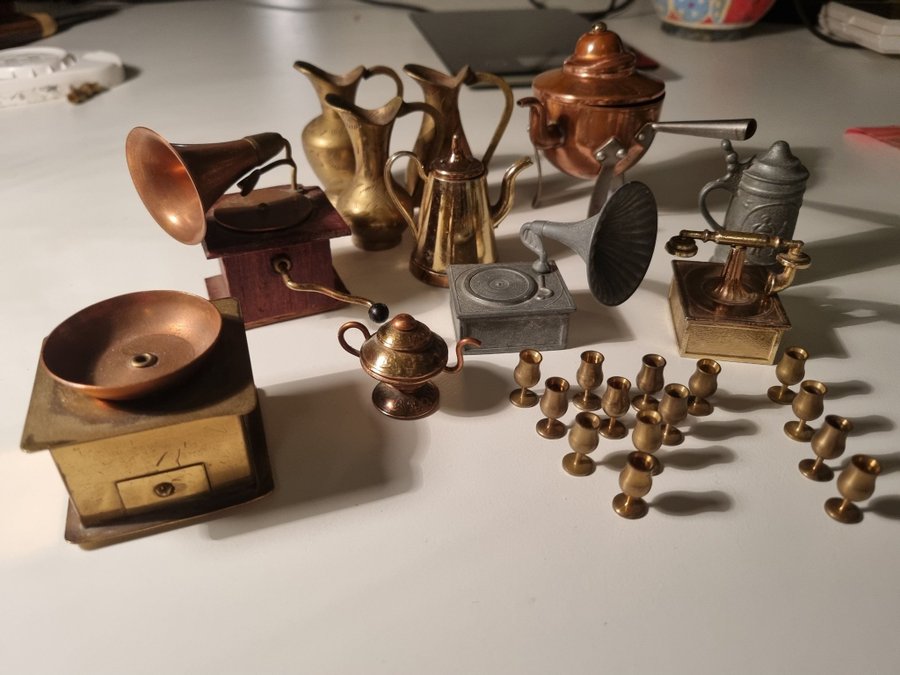 Miniatyr Samling i olika metaller