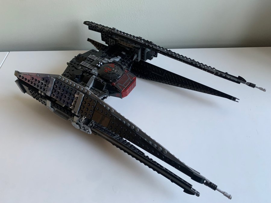 LEGO Star Wars 75179 - Kylo Rens Tie Fighter