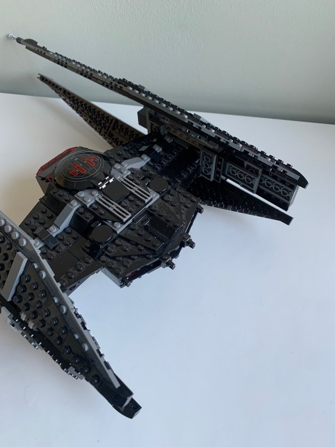 LEGO Star Wars 75179 - Kylo Rens Tie Fighter