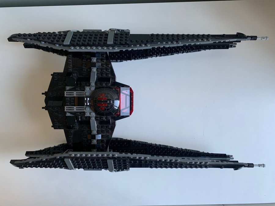 LEGO Star Wars 75179 - Kylo Rens Tie Fighter