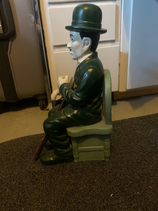 Charlie Chaplin Staty väldigt fin