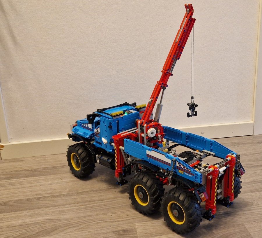 Lego technic 42070 6x6 All Terrain Tow Truck