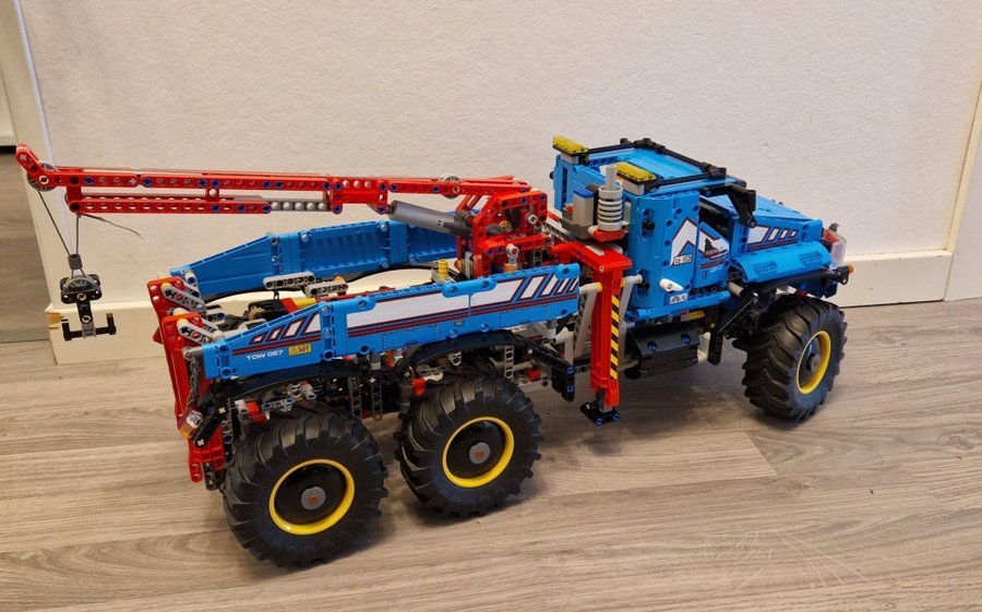 Lego technic 42070 6x6 All Terrain Tow Truck