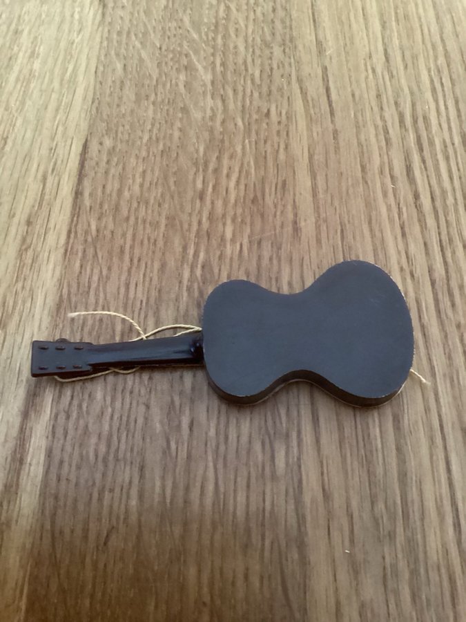 LUNDBY gitarr