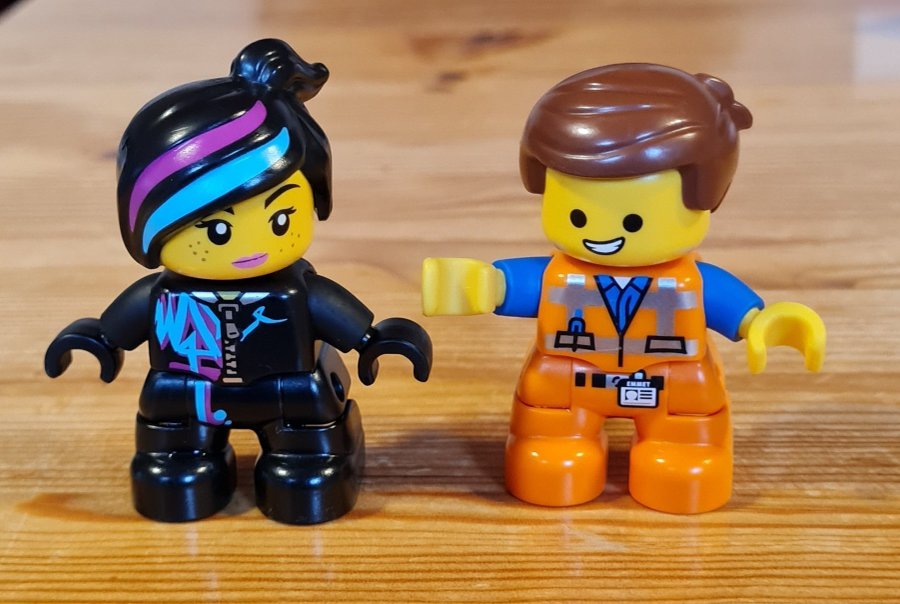 Lego Duplo Lucy och Emmet figurer