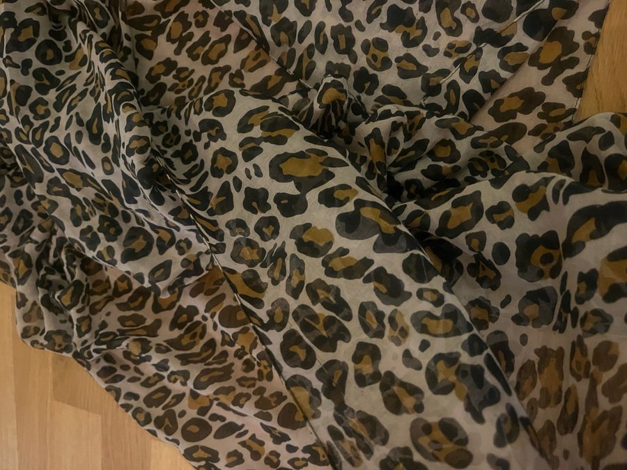 Leopardmönstrad scarf