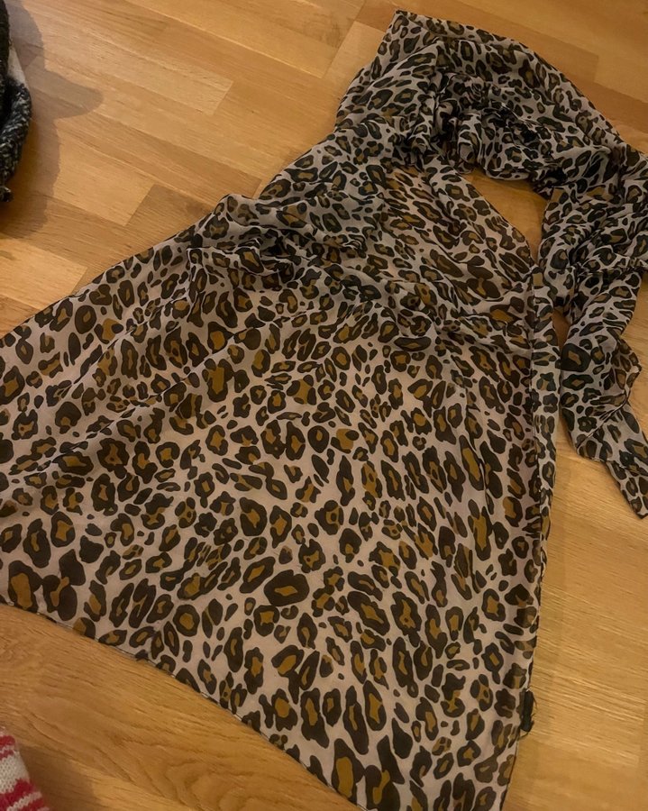 Leopardmönstrad scarf