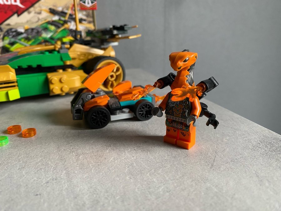 Lego Ninjago 71763 - Lloyds racerbil