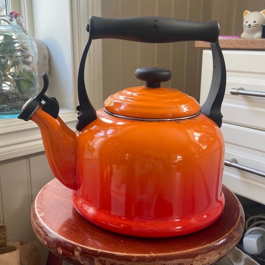 Le Creuset orange vintage vatten/tekokare m vissla LÄS