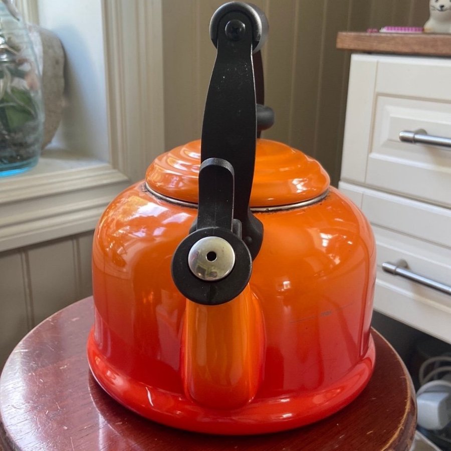 Le Creuset orange vintage vatten/tekokare m vissla LÄS