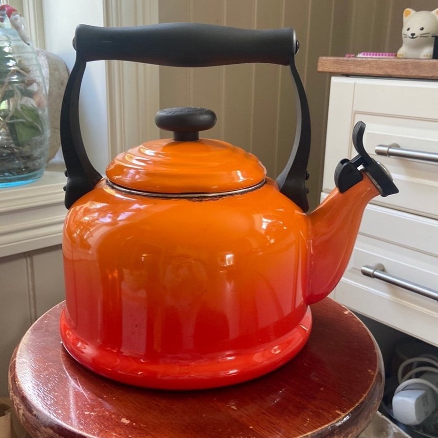 Le Creuset orange vintage vatten/tekokare m vissla LÄS