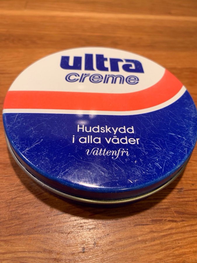 Nivea - förvaringsburk i porslin samt tillhörande plåtburk Nivea Creme - retro