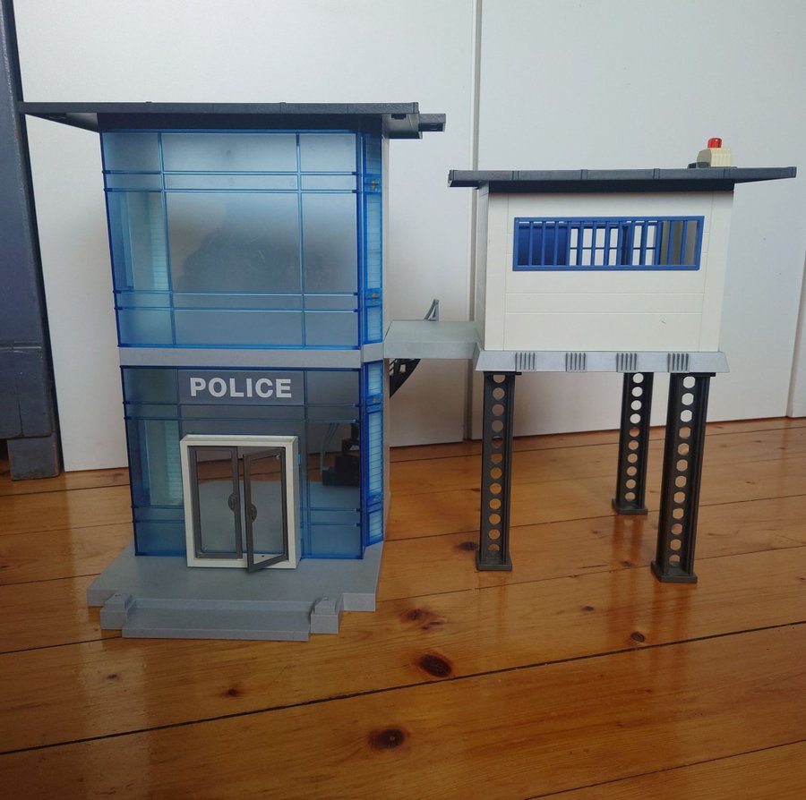 Polisstation Playmobil