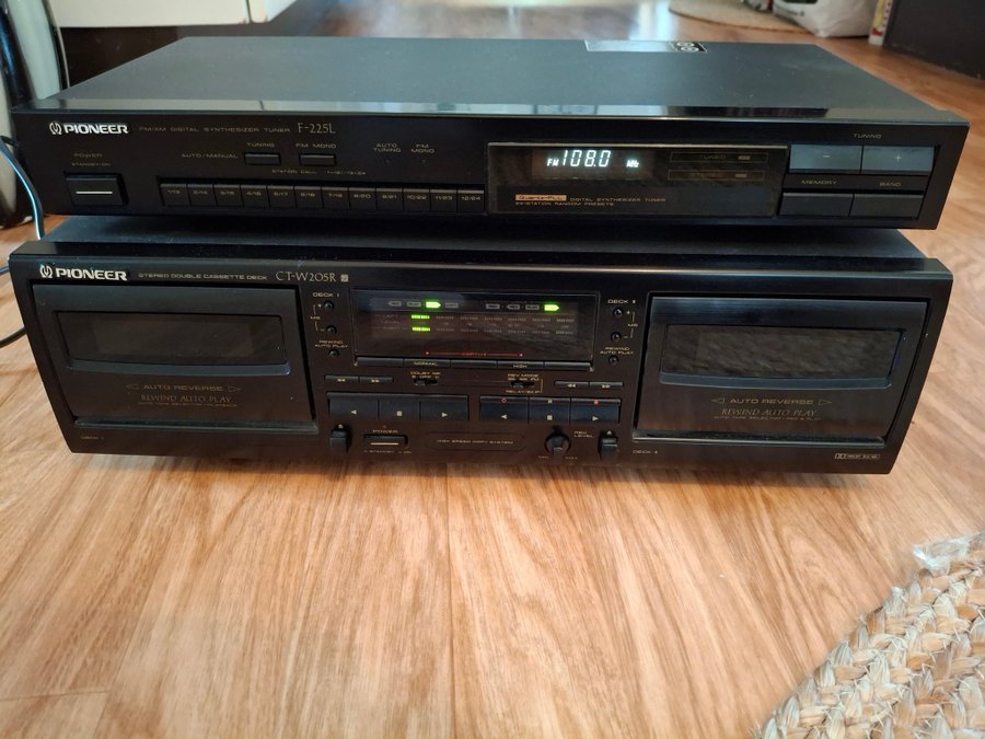 Pioneer F-225L FM-stereo tuner och CT-W205R kassettbandspelare , Otestade Objekt