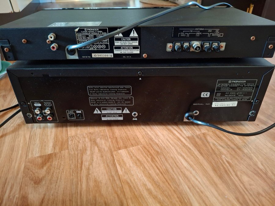 Pioneer F-225L FM-stereo tuner och CT-W205R kassettbandspelare , Otestade Objekt