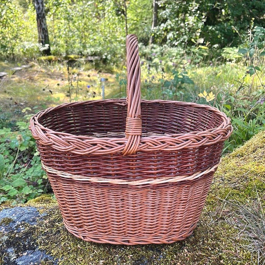 Vacker handgjord korg/ svampkorg/ picknickkorg