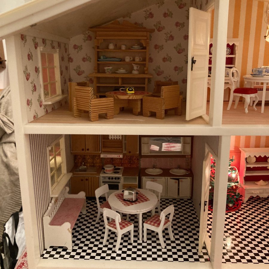 LUNDBY Dockhus med möbler o tillbehör