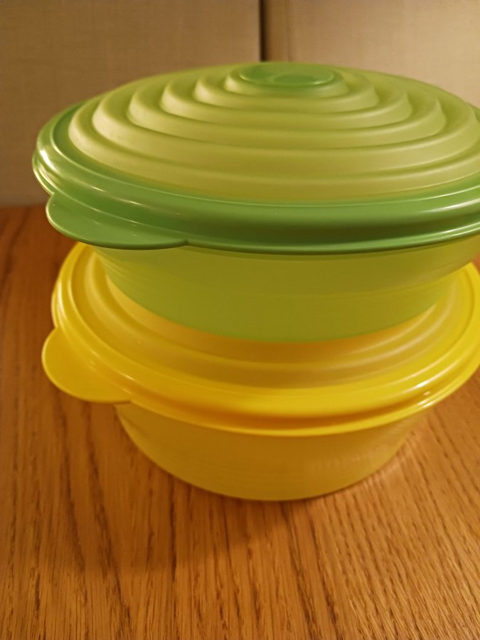 Tupperware burkar 2 st 1,4 L och 1 L